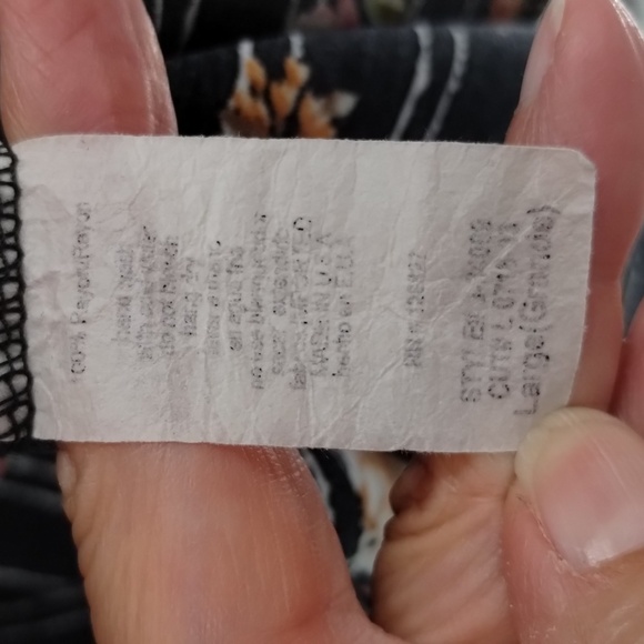 Texas True Threads open cardigan round bottom size large black w floral print - Picture 4 of 6